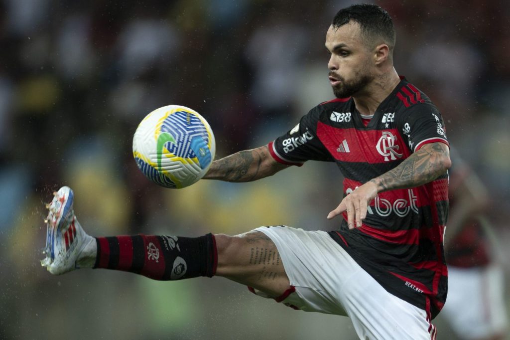 Atacante Michael em jogo do Flamengo no Maracanã