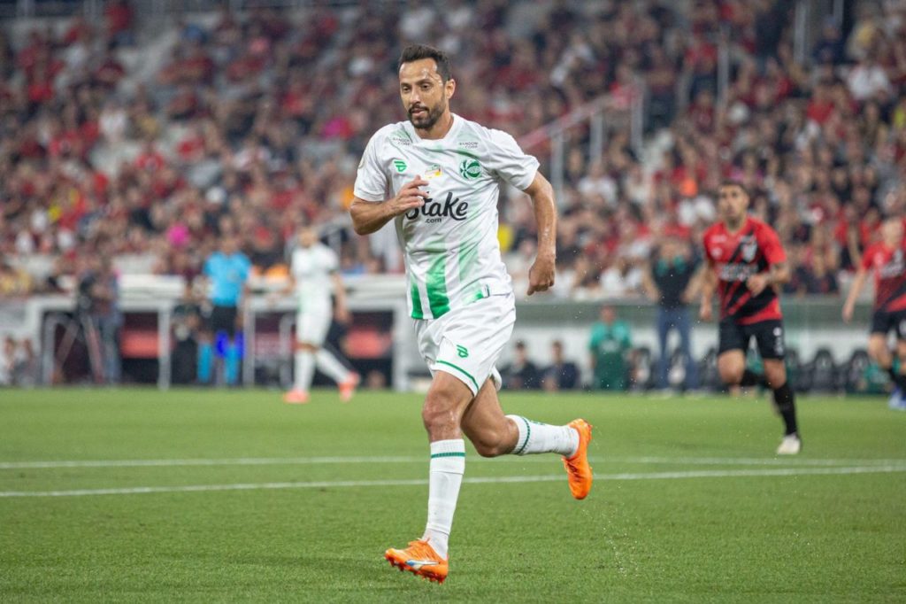 Meia Nenê em jogo do Juventude no Brasileirão