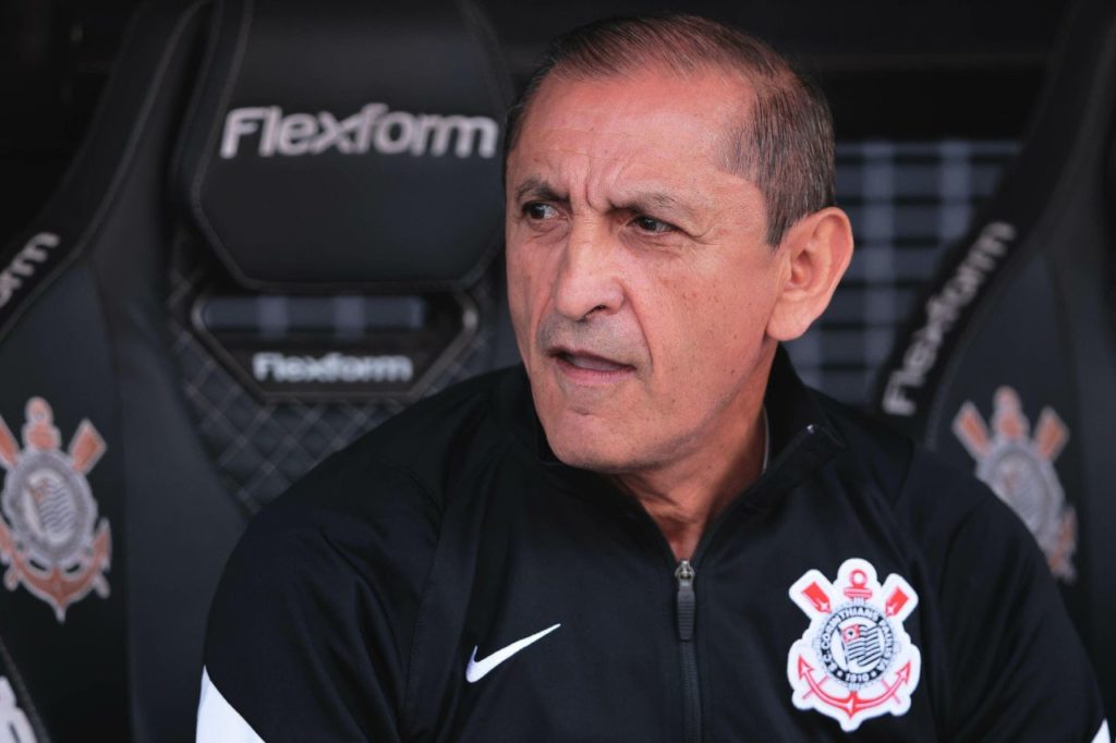 Técnico Ramón Díaz no comando do Corinthians