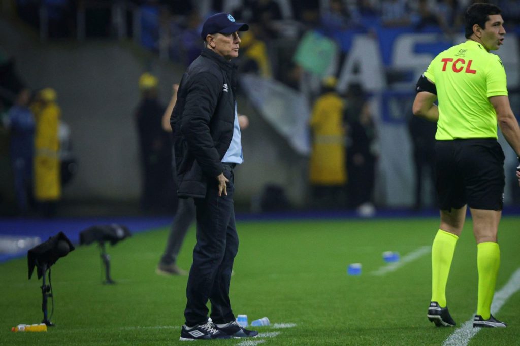 Técnico Renato Portaluppi no comando do Grêmio no Brasileiro