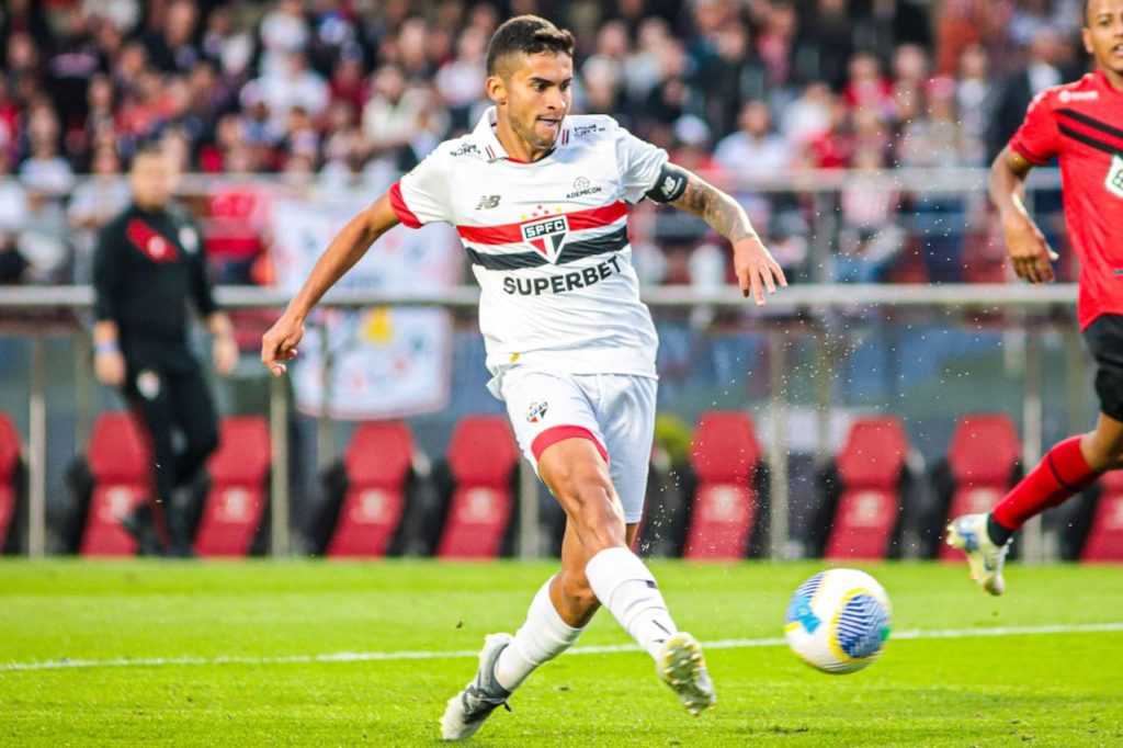 O meia Rodrigo Nestor em jogo do São Paulo