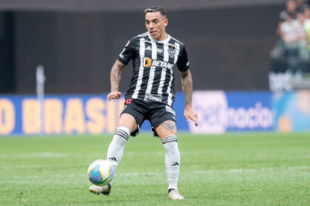 Lateral-direito Saravia em jogo do Atlético Mineiro