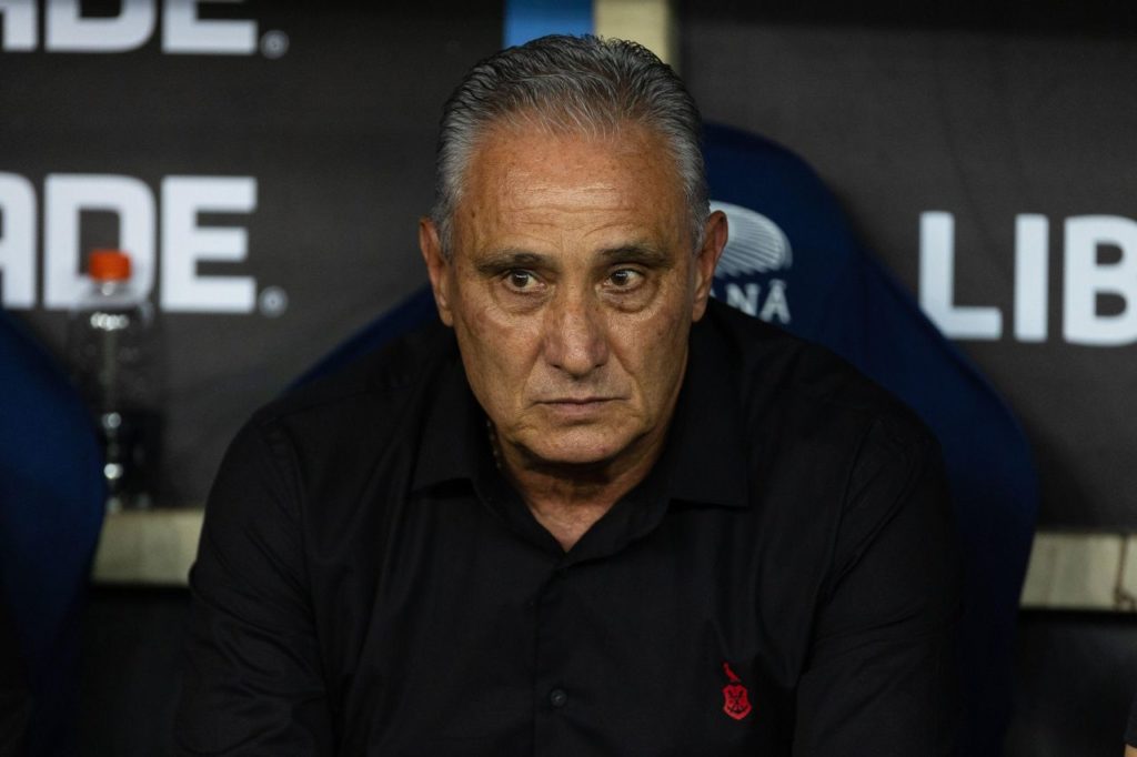 Técnico Tite prepara o Flamengo para enfrentar o Peñarol