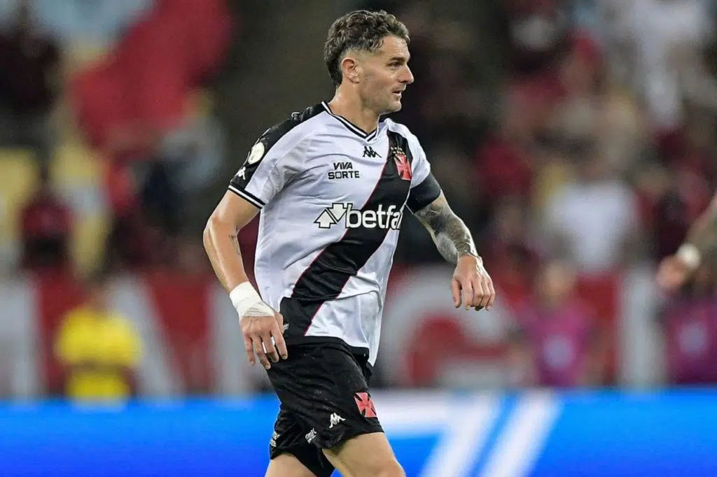 Atacante Vegetti em jogo do Vasco no Brasileirão