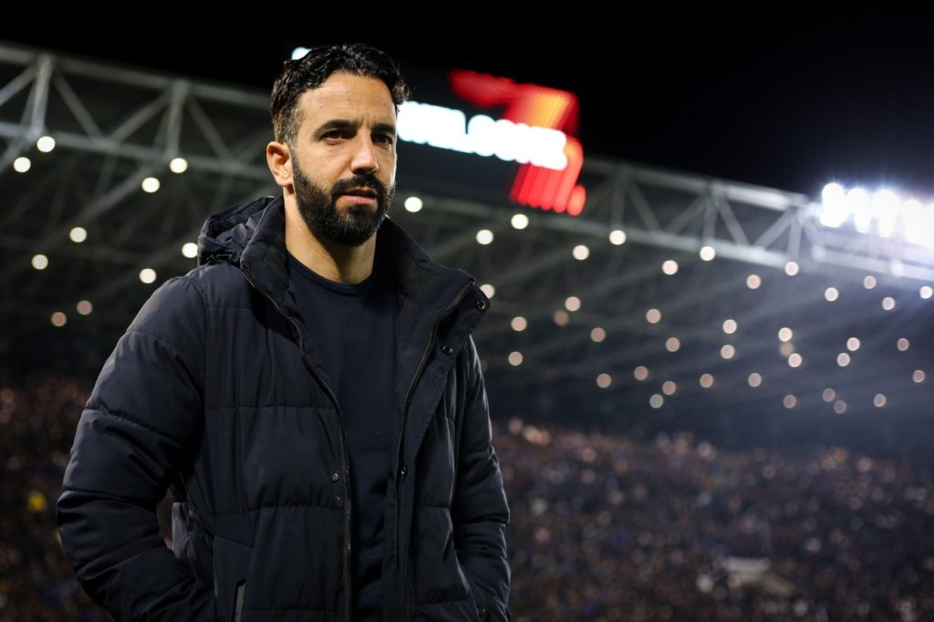 Rúben Amorim, do Sporting, observando o time um um dos jogos da temporada de 2024/25.