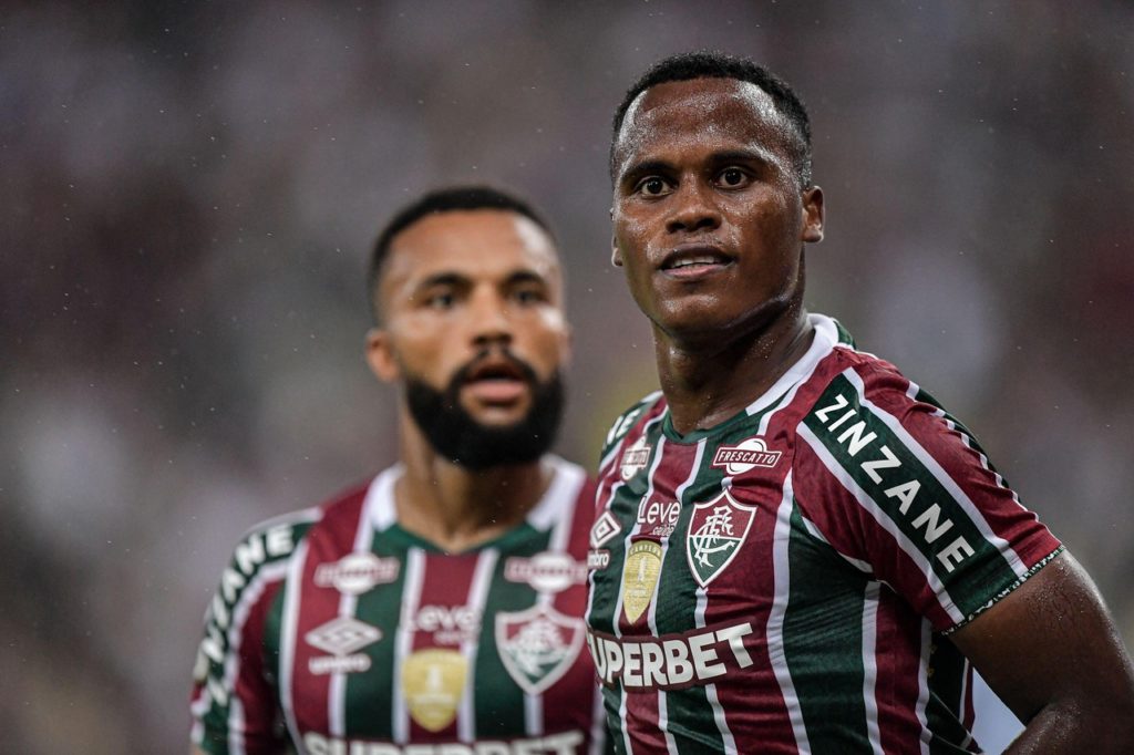 Arias, do Fluminense, comemorando um dos gols marcados por ele na temporada.