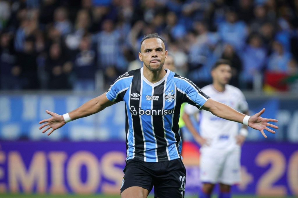 Braithwaite, do Grêmio, comemorando um gol marcado pelo time na temporada de 2024.