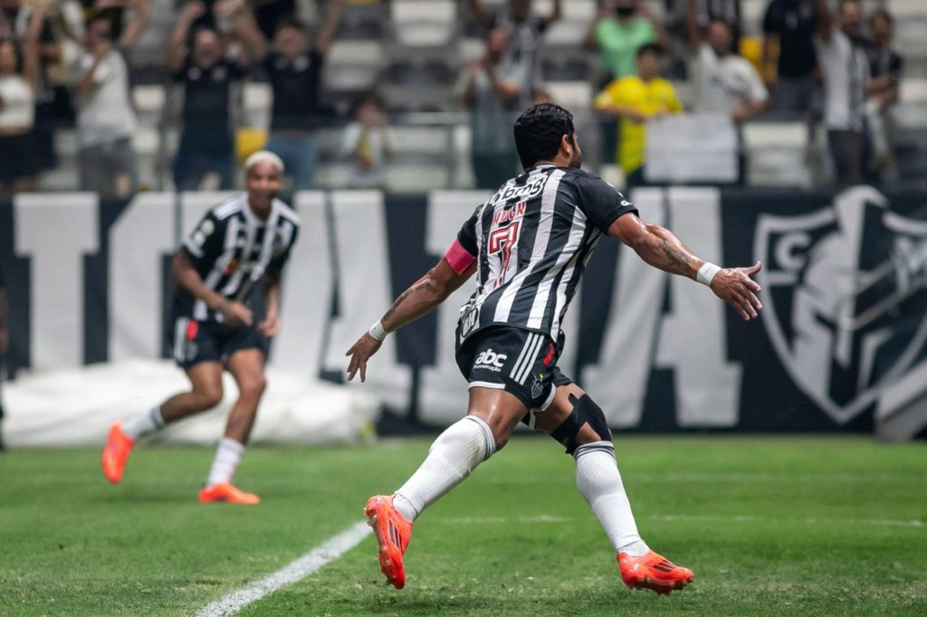 Hulk, do Atlético-MG, comemorando um dos gols marcados em uma partida do Brasileirão de 2024.