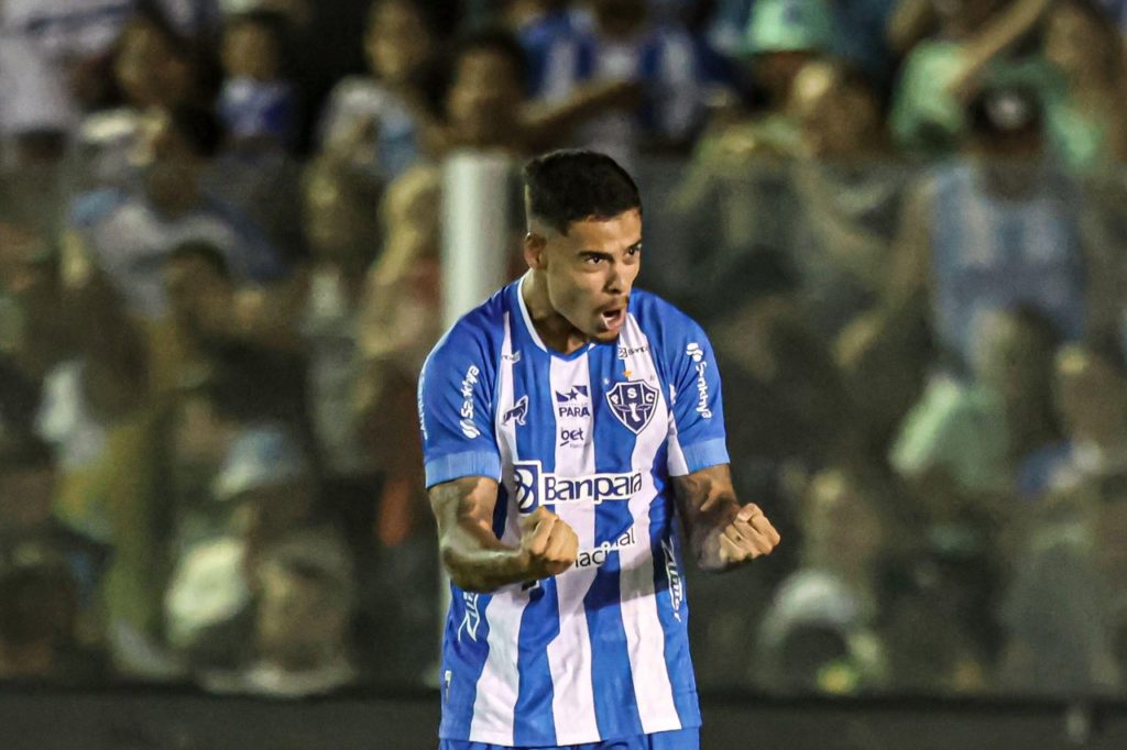 Luan Freitas, do Paysandu, comemorando um dos gols marcados pelo time na Série B de 2024.