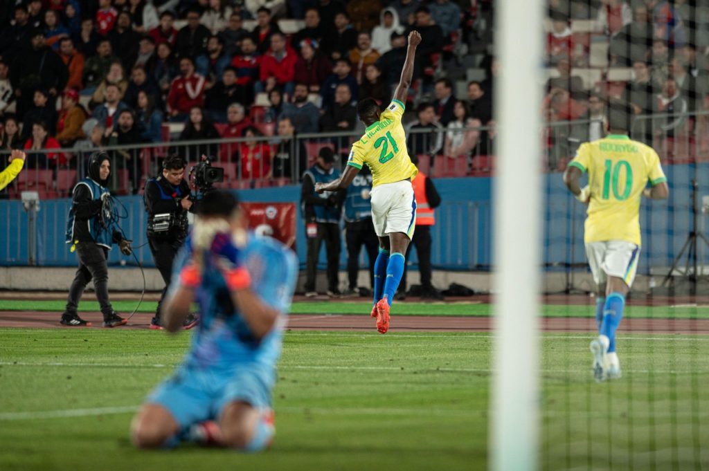 Luiz Henrique, do Brasil, comemorando um gol marcado por ele nas Eliminatórias da Copa de 2026.