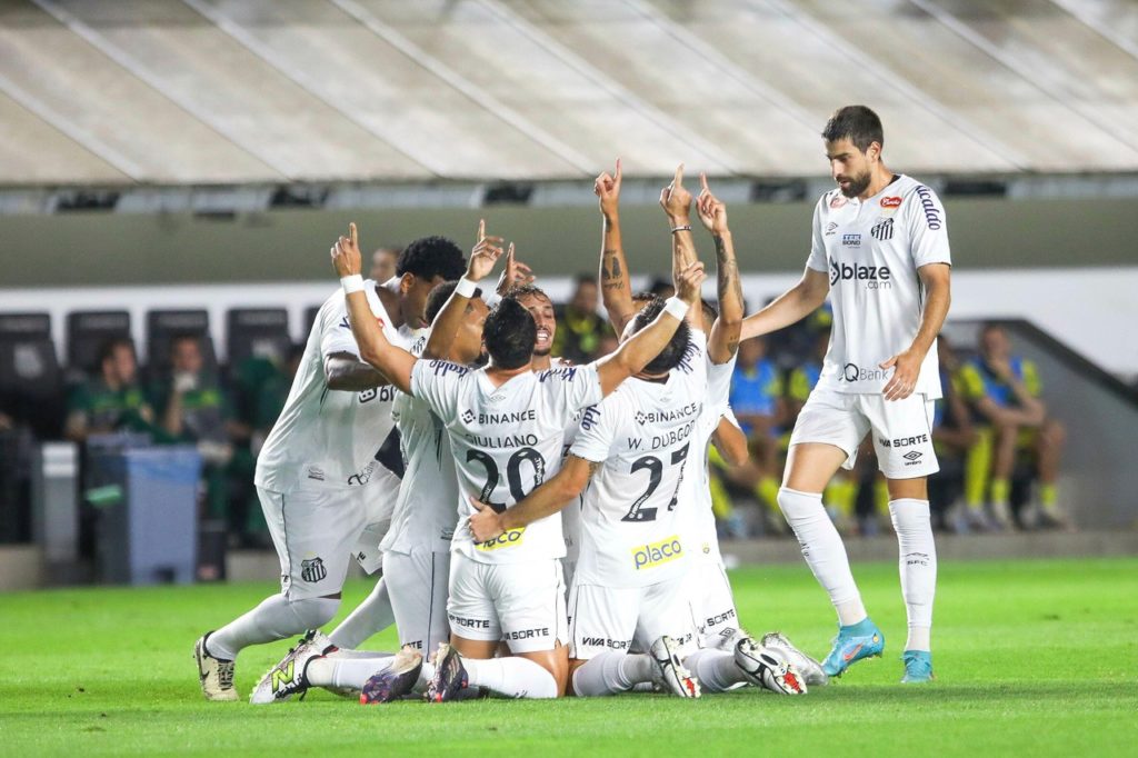 Jogadores do Santos comemorando um dos gols do time na Série B de 2024.