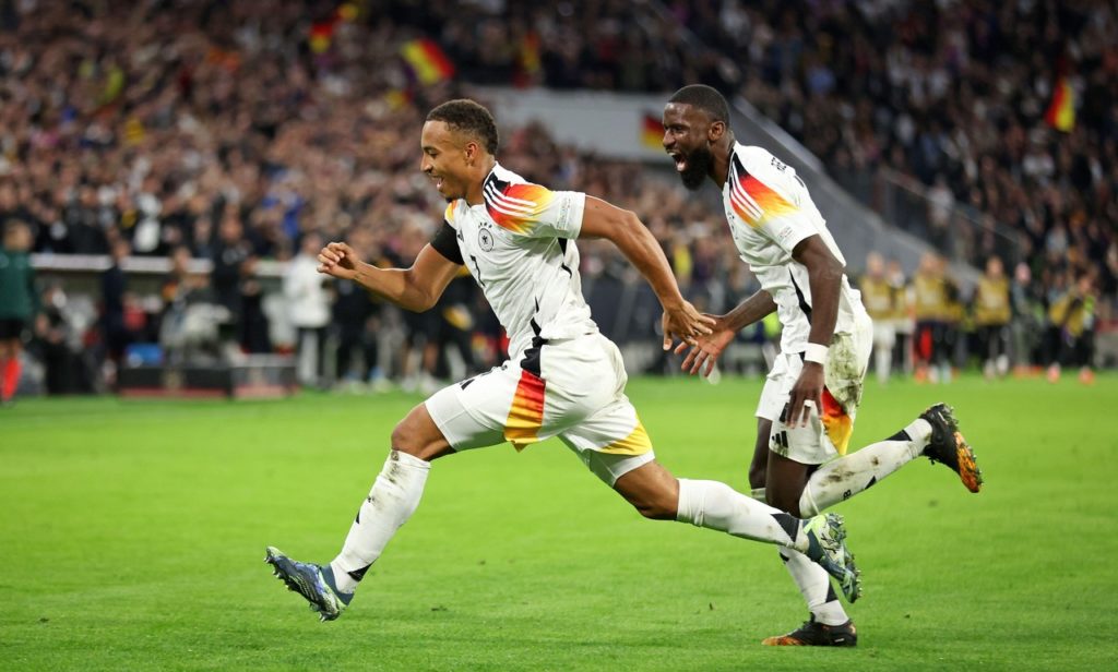 Jamie Leweling, da Alemanha, comemorando um gol do time na Nations League.