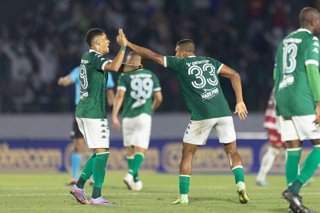 Jogadores do Guarani comemoram o gol marcado pela Série B.