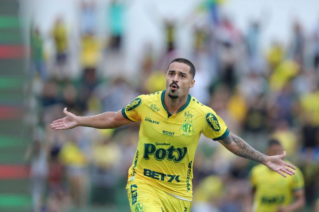 Alex Silva, do Mirassol, comemorando um dos gols marcados pelo time na temporada de 2024.