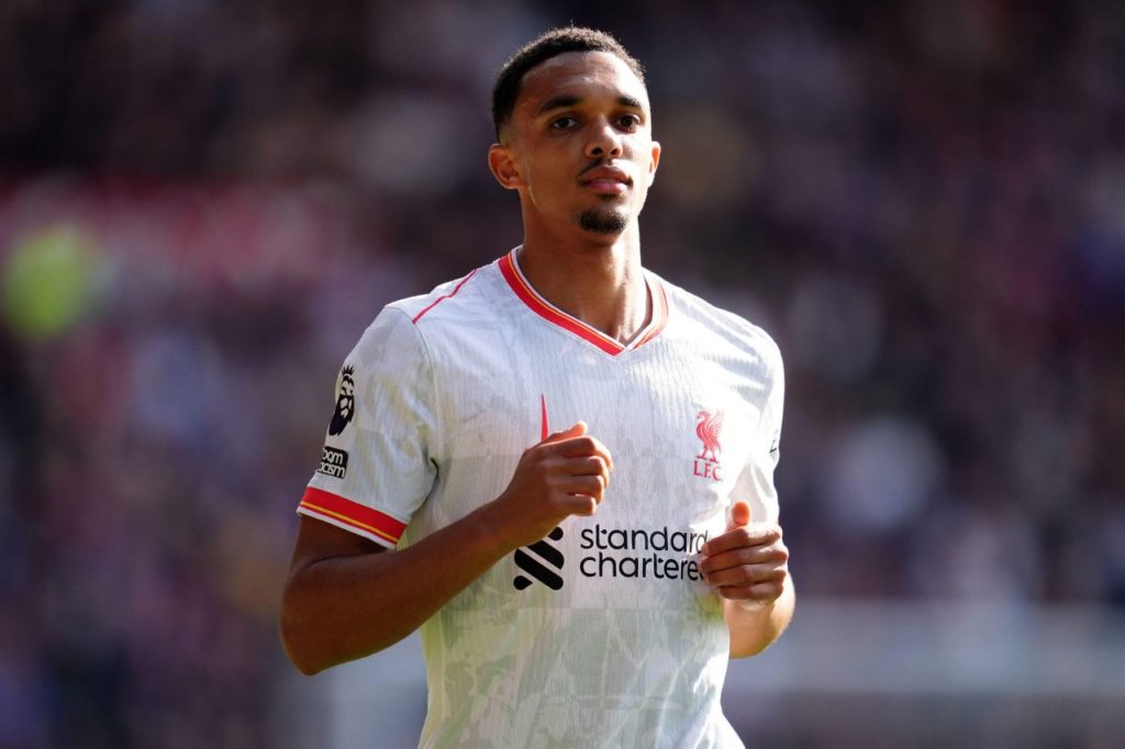 Lateral Alexander-Arnold em jogo do Liverpool na Premier League