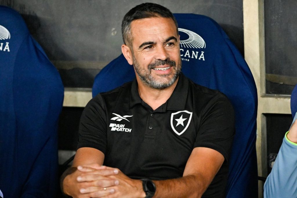 Técnico Artur Jorge no comando do Botafogo