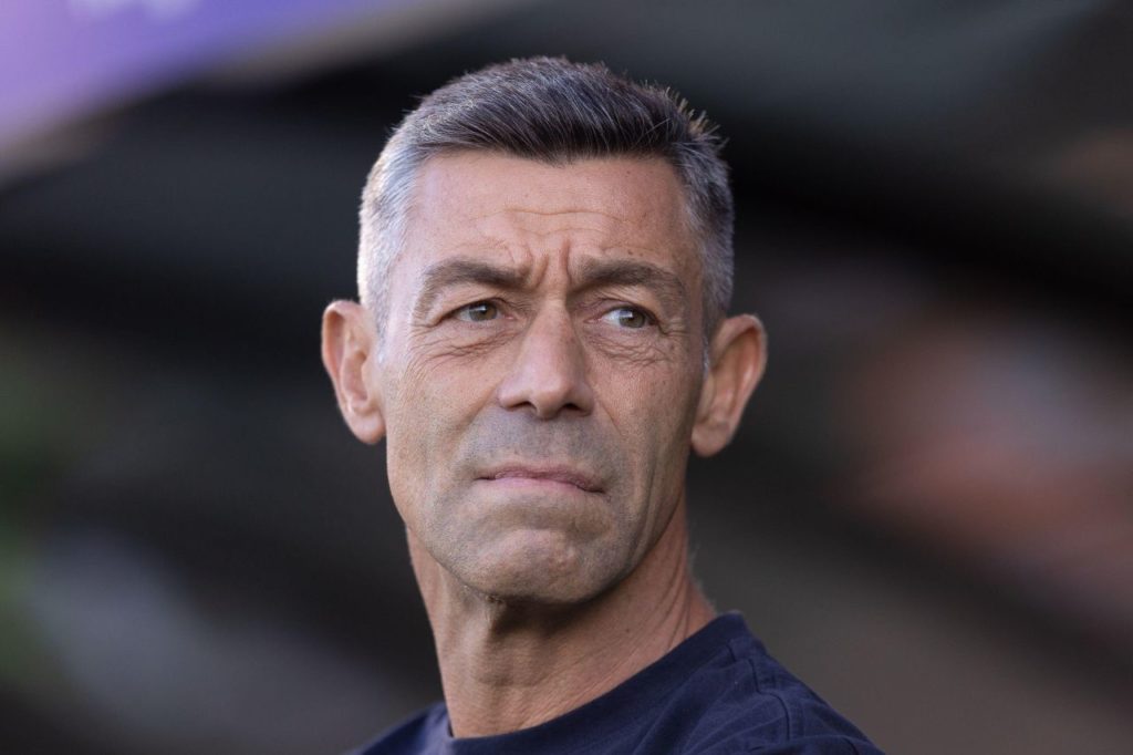 Técnico Pedro Caixinha no comando do Bragantino no Brasileirão