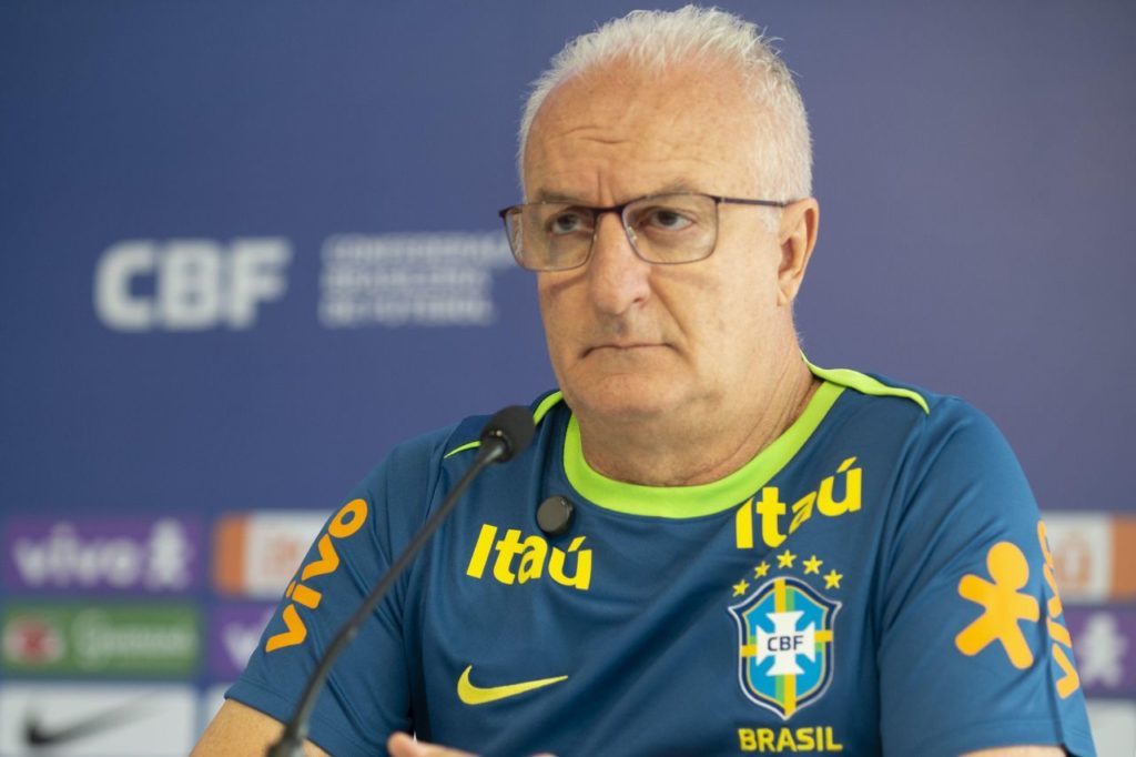 Técnico Dorival Júnior em entrevista coletiva da seleção brasileira