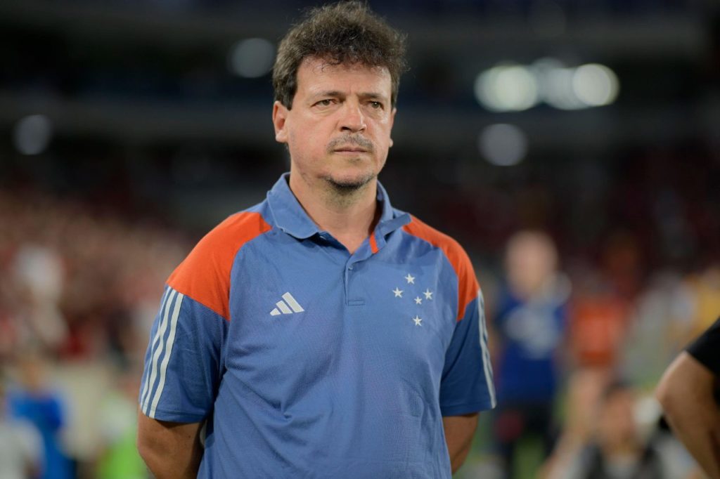 Técnico Fernando Diniz no comando do Cruzeiro