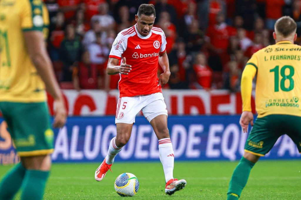 Volante Fernando em jogo do Inter no Brasileirão