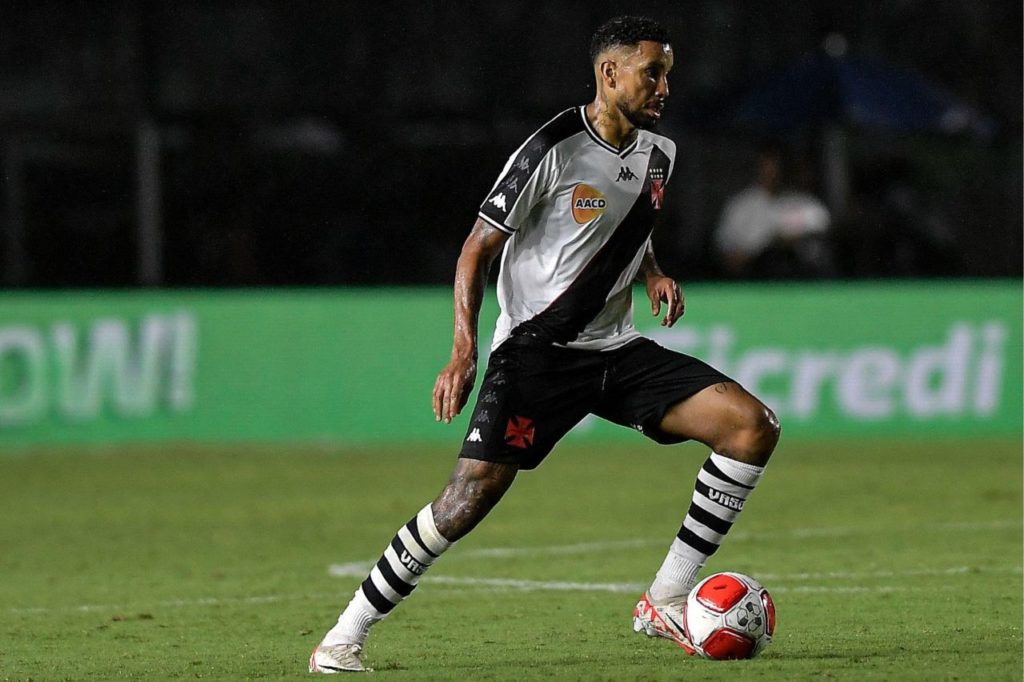 Volante Jair em jogo do Vasco em São Januário