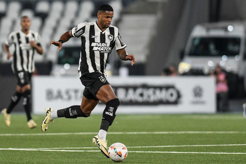 Atacante Júnior Santos em jogo do Botafogo