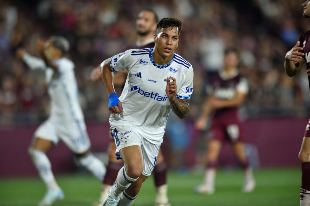 Atacante Kaio Jorge comemora o gol da vitória do Cruzeiro sobre o Lanús pela Sul-Americana