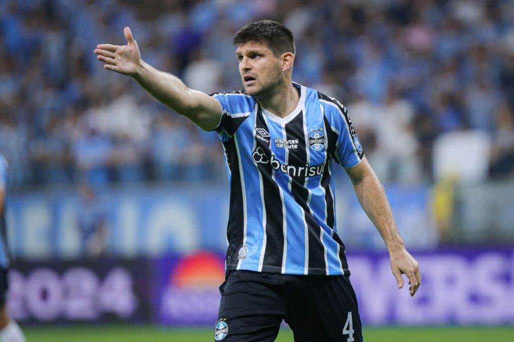 Zagueiro Kannemann em jogo do Grêmio no Brasileirão