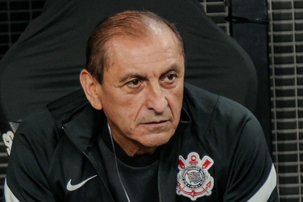 Técnico Ramón Díaz no comando do Corinthians