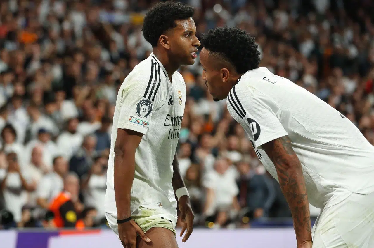 Atacante Rodrygo com dores na coxa direita no jogo do Real Madrid