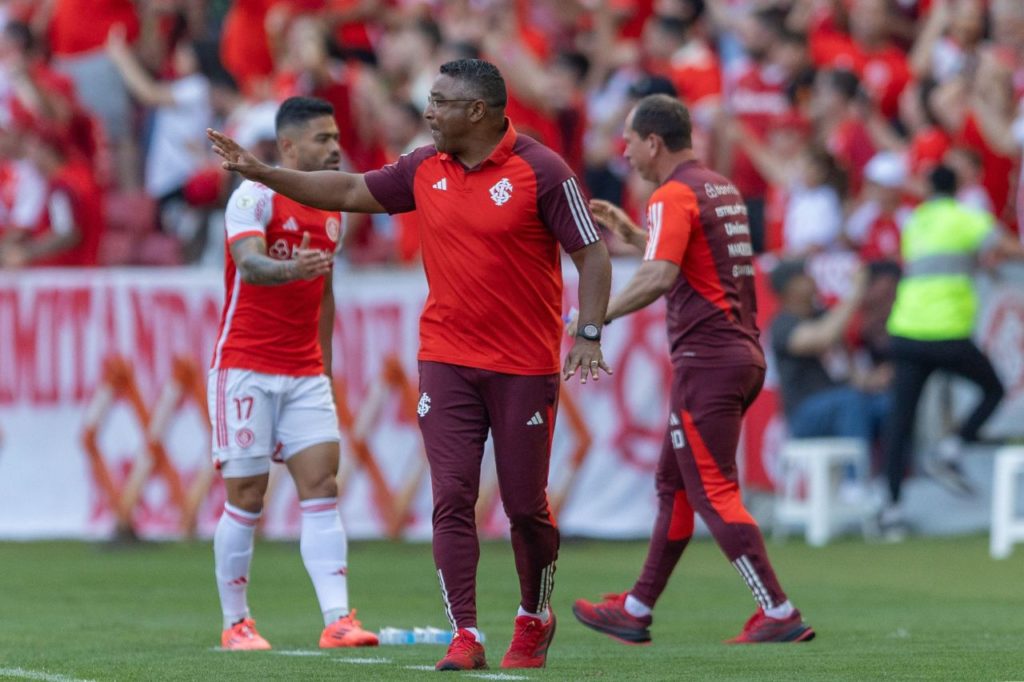 Técnico Roger Machado no comando do Inter no Brasileirão