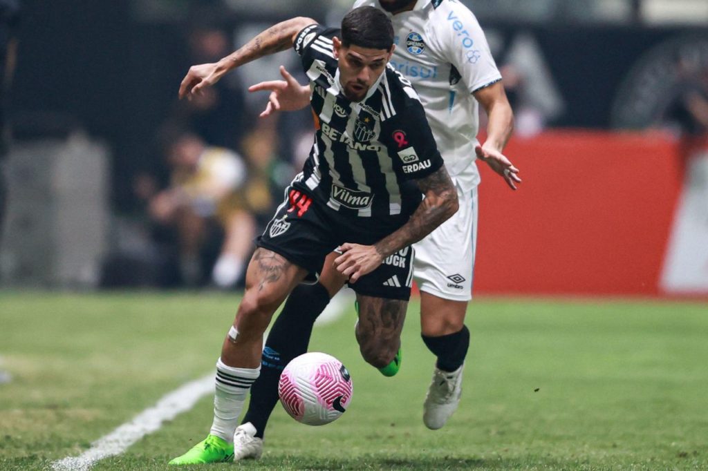 Lateral Rubens em jogo do Atlético-MG contra o Grêmio pelo Brasileirão